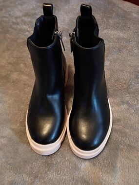 Marc Fisher Stormi Black Chelsea Lug Sole Boots Kids Size 11